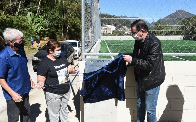 Campo de Futebol de grama sintética é inaugurado no Bairro Catarcione