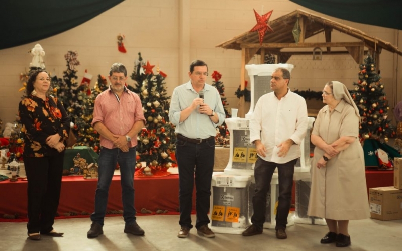 Prefeitura entrega 50 novos ar-condicionados para a Casa dos Pobres São Vicente de Paula