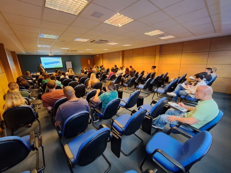 nova-friburgo-recebe-cursos-da-escola-de-contas-e-gestao-do-tce-rj-em-2026-para-servidores-municipais