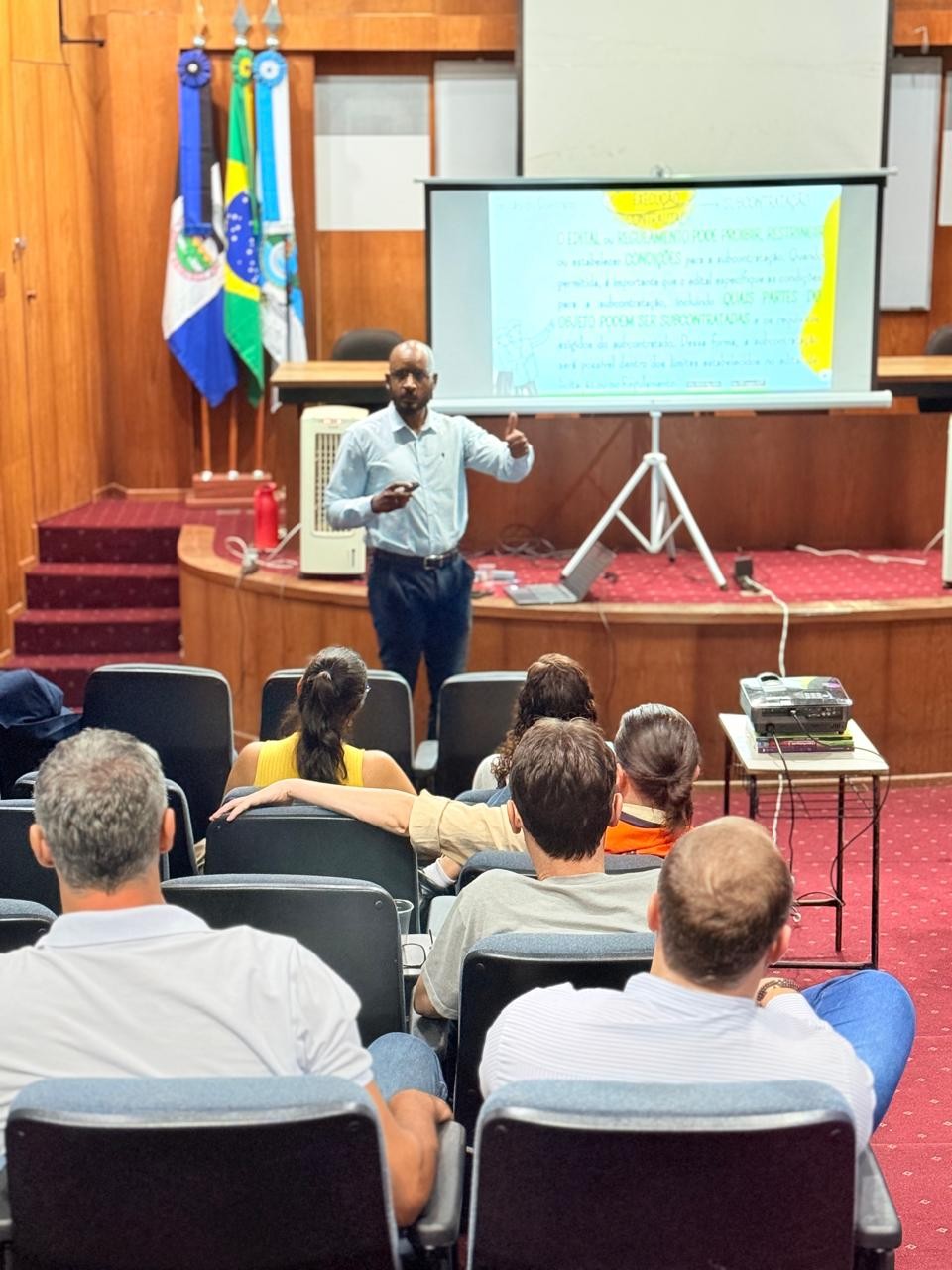 parceria-entre-prefeitura-e-tce-rj-promove-capacitacao-sobre-contratos-administrativos-a-servidores