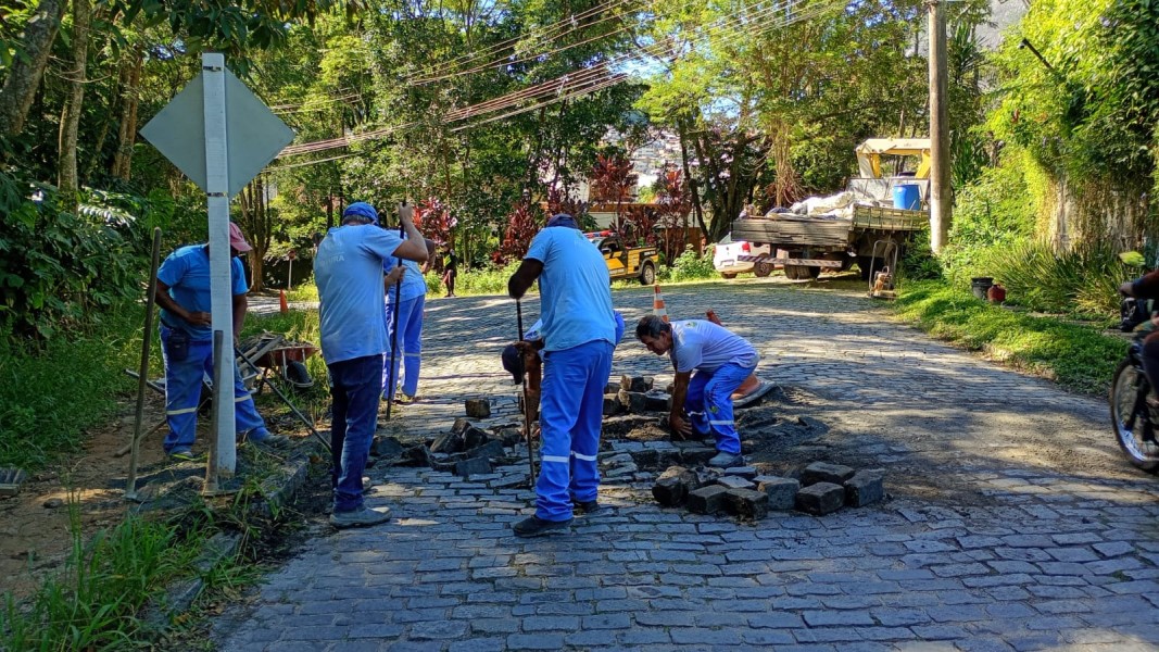 secretaria-de-infraestrutura-e-obras-executa-servicos-de-pavimentacao-drenagem-e-reparos-urbanos