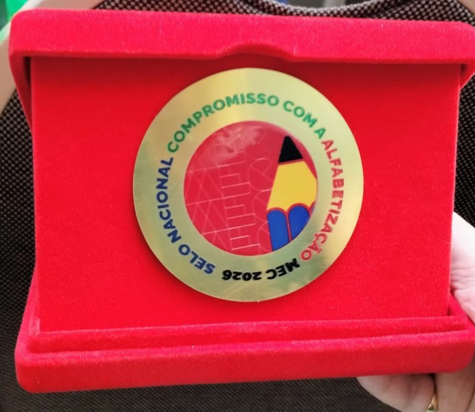 representantes-da-educacao-de-nova-friburgo-participam-de-cerimonia-nacional-do-selo-compromisso-com-a-alfabetizacao