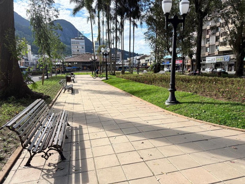 principal-praca-de-nova-friburgo-esta-ficando-mais-bonita-e-segura