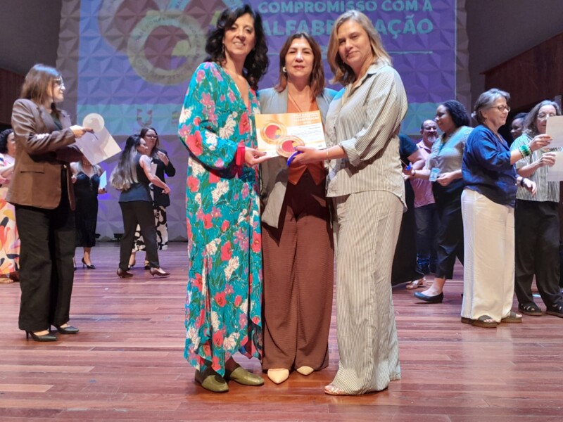 nova-friburgo-recebe-reconhecimento-estadual-pelo-compromisso-com-a-alfabetizacao