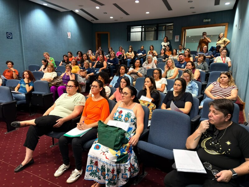profissionais-da-rede-municipal-participam-de-palestra-sobre-transtorno-do-desenvolvimento-da-linguagem-e-dislexia